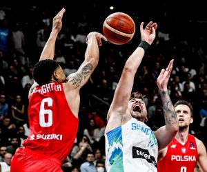 epa10184613 A.J. Slaughter (L) of Poland in action against Luka Doncic of Slovenia during the FIBA EuroBasket 2022 Quarter Finals match between Slovenia and Poland at EuroBasket Arena in Berlin, Germany, 14 September 2022.  EPA/FILIP SINGER
