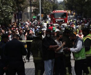 epa10194327 People remain in the streets after the seismic alert was activated in Mexico City, Mexico, 19 September 2022. An earthquake of preliminary magnitude 7.4 shook central Mexico on the day of the anniversary of the earthquakes of 19 September 1985 and 2017.  EPA/Jose Mendez