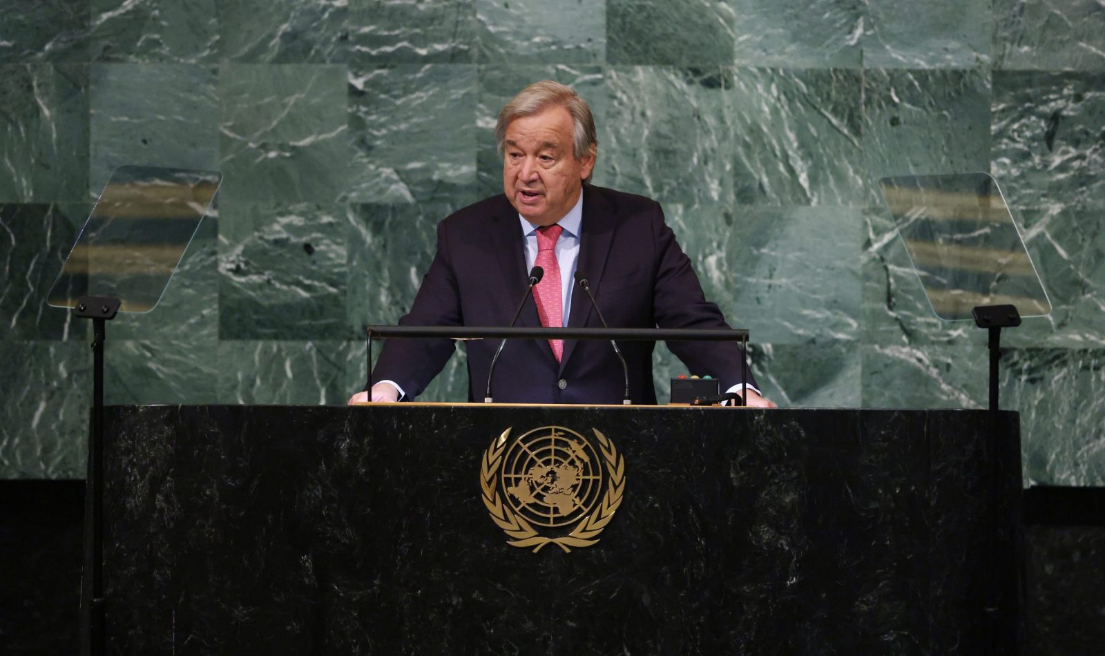 epa10195122 United National Secretary General Antonio Guterres speaks as he opens the 77th General Debate inside the General Assembly Hall at United Nations Headquarters in New York, New York, USA, 20 September 2022.  EPA/JUSTIN LANE