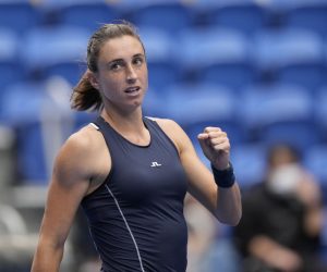 epa10198376 Petra Martic of Croatia reacts after scoring a point against Karolina Pliskova of the Czech Republic (not pictured) during their second round match at the Pan Pacific Open tennis tournament in Tokyo, Japan, 22 September 2022.  EPA/FRANCK ROBICHON