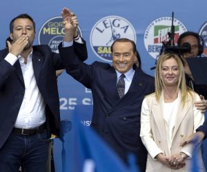 epa10199654 (L-R) Lega leader Matteo Salvini, Forza Italia leader Silvio Berlusconi, and Fratelli d'Italia leader Giorgia Meloni acknowledge supporters during a joint rally of Italy's right-wing parties at Piazza del Popolo, in Rome, Italy, 22 September 2022. Italy will hold snap elections on 25 September 2022 to elect a new prime minister.  EPA/MASSIMO PERCOSSI