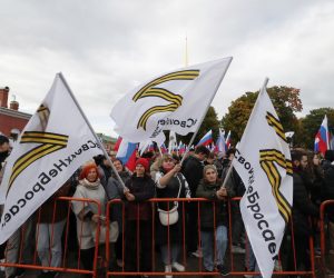 epa10201729 People take part in a rally in support of the Donbass region joining the Russian Federation at Peter&Paul Fortress in St. Petersburg, Russia, 23 September 2022. From September 23 to 27, residents of the Donetsk People's Republic, Luhansk People's Republic, Kherson and Zaporizhzhia regions will vote in the Referendum to join the Russian Federation. Russian President Vladimir Putin said that the Russian Federation will ensure security at referendums in the DPR, LPR, Zaporizhzhia and Kherson regions and support their results.  EPA/ANATOLY MALTSEV