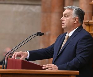 epa10207407 Hungarian Prime Minister Viktor Orban delivers his address on the opening day of the parliament's autumn session in Budapest, Hungary, 26 September 2022.  EPA/ZOLTAN MATHE HUNGARY OUT