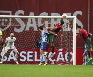 epa10210333 Portugal's Ruben Dias (2-R) in action against Spain's Pau Torres during the UEFA Nations League soccer match between Portugal and Spain at the Municipal stadium in Braga, Portugal, 27 September 2022.  EPA/JOSE COELHO