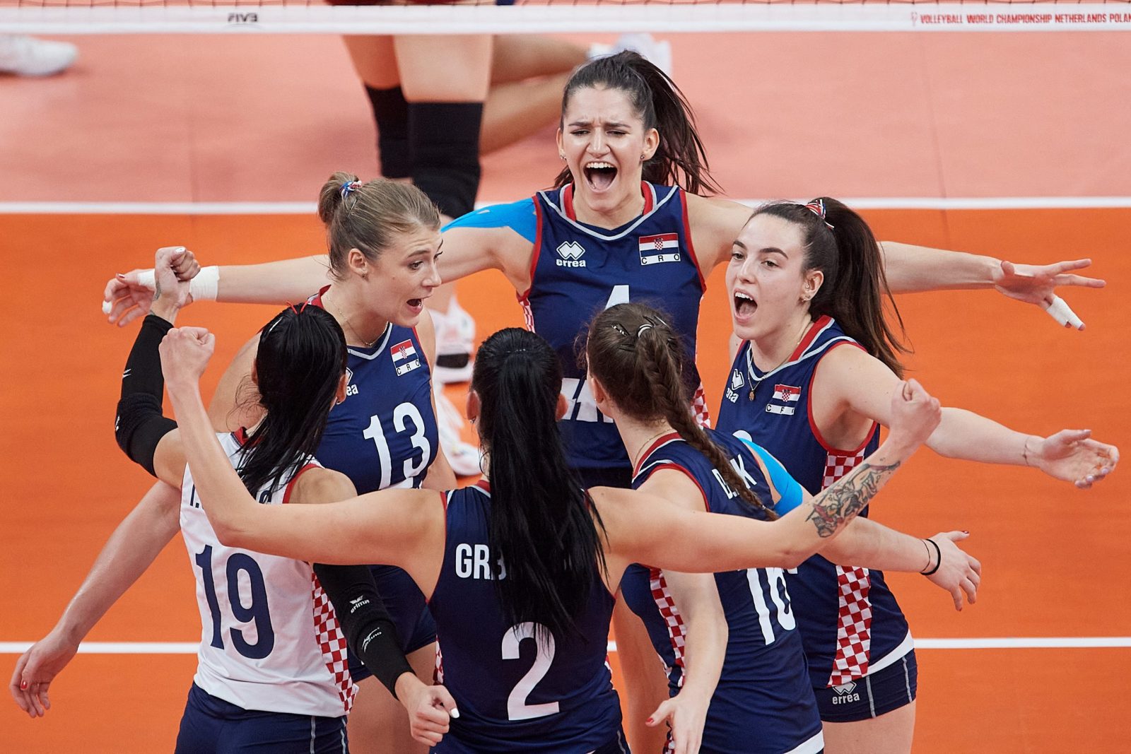 epa10211469 Croatian players celebrate a point during the 2022 Women's World Volleyball Championship match between Thailand and Croatia in Gdansk, Poland, 28 September 2022.  EPA/ADAM WARZAWA POLAND OUT