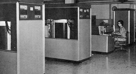 Prije 66 godina predstavljen IBM 305 RAMAC – Prvo računalo u povijesti s ugrađenim tvrdim diskom
