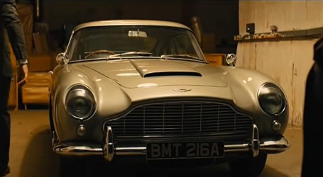 Bondov kaskaderski Aston Martin prodan na aukciji za tri milijuna funti