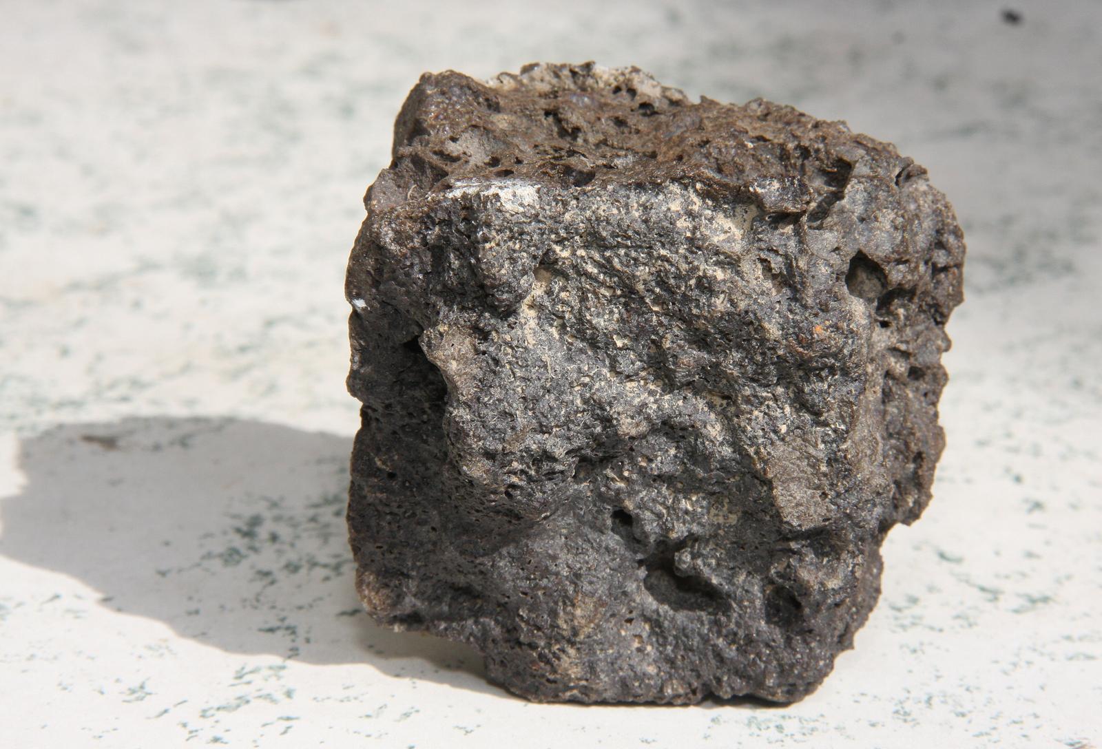 05.03.2013., Split - Silvestar Bilunic pokazuje komad meteorita koji mu je pao u vrt. Photo: Ivana Ivanovic/PIXSELL