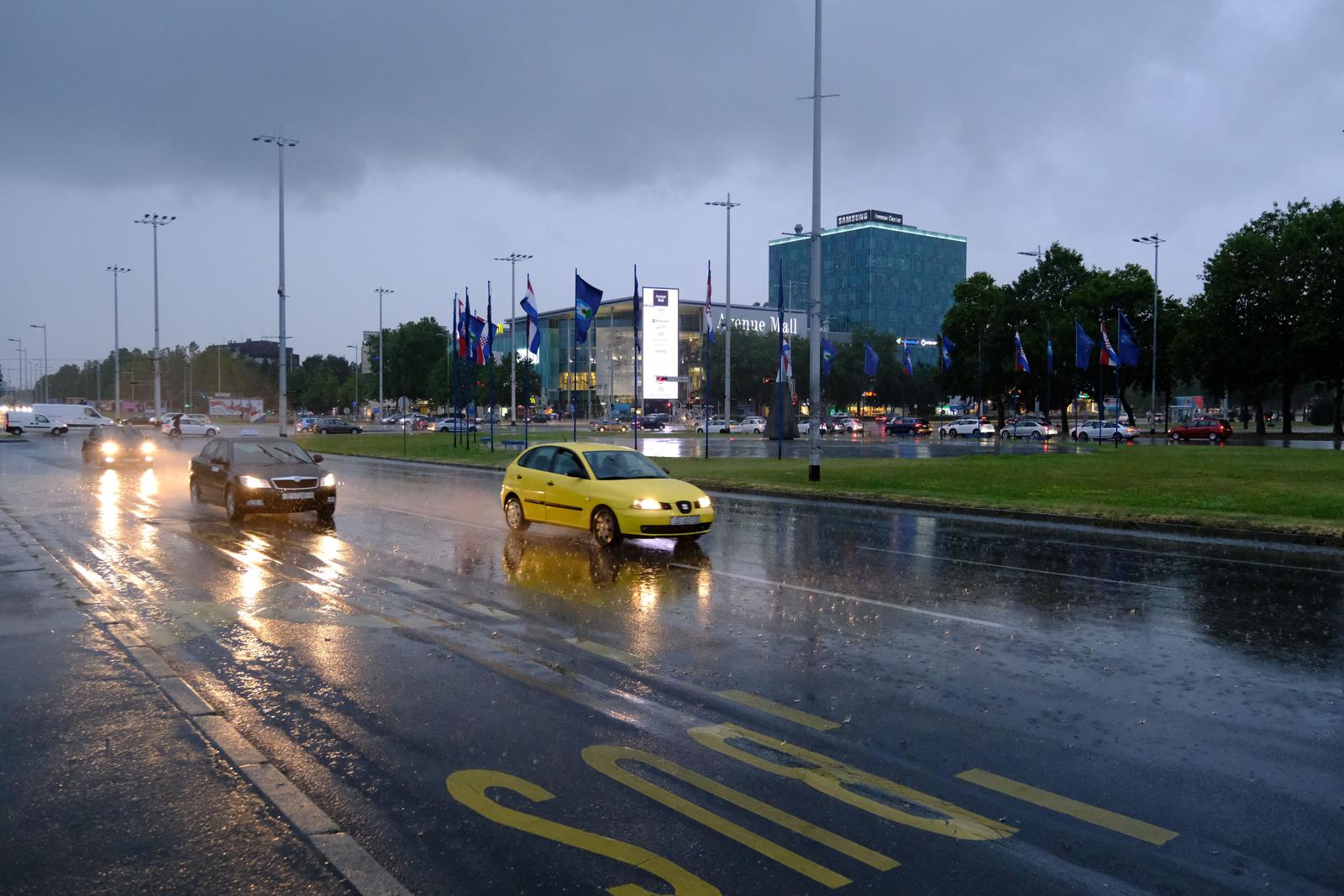 07.07.2022., Zagreb - U popodnevnim satima u Zagrebu pocela je padati kisa, dobrodoslo osvjezenje nakon velikih vrucina. Photo: Slaven Branislav Babic/PIXSELL
