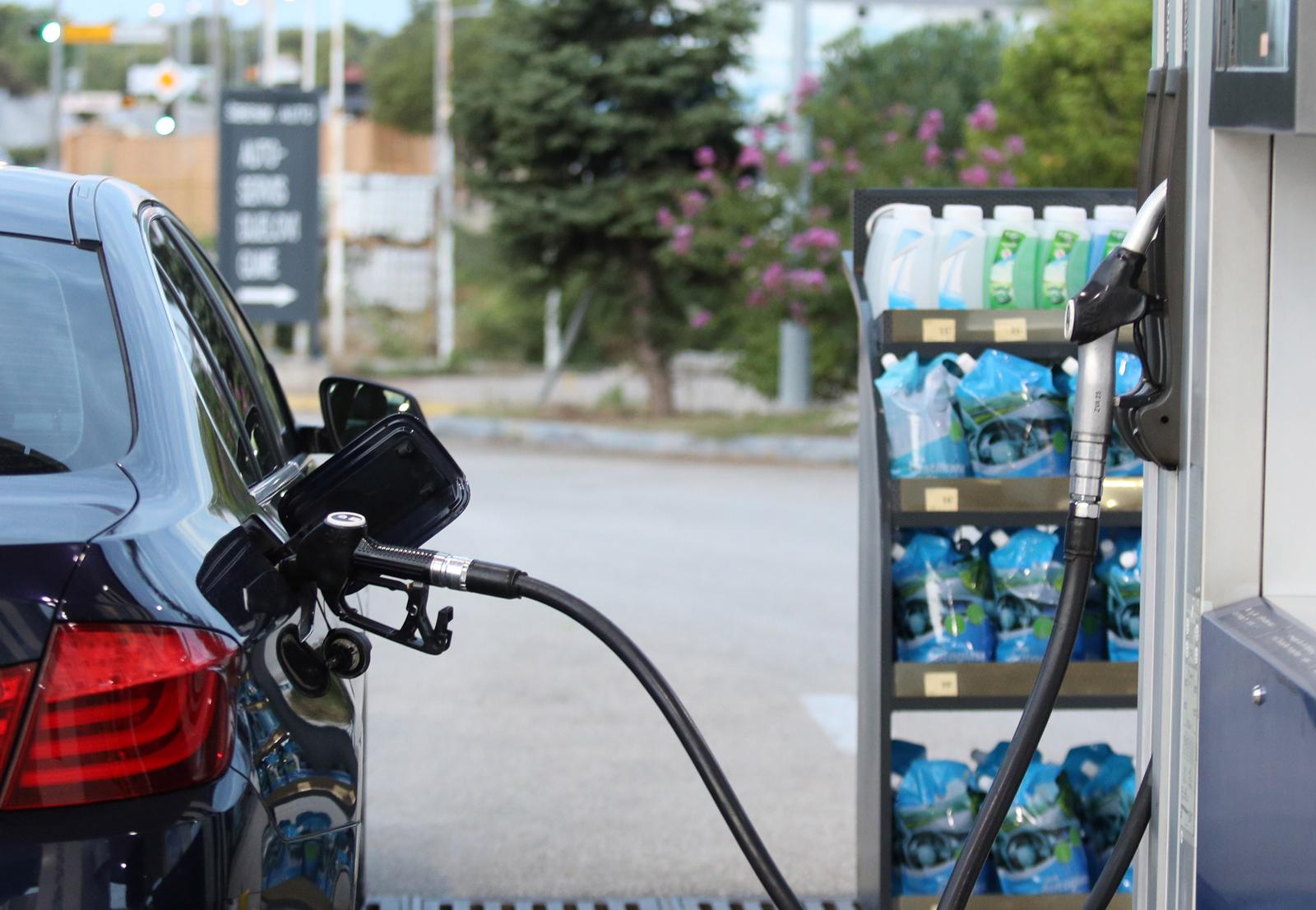 09.08.2022., Sibenik - Od ponoci nize cijene goriva na benzinskim postajama sirom Hrvatske. Photo: Dusko Jaramaz/PIXSELL