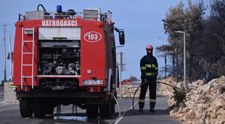 Uhićen Vukovarac koji je izazvao požar u Novalji. Izgorio kafić na plaži