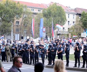 10.09.2022., Zagreb - Prosvjed "Dajemo vam otkaz" ispred sjedista HDZ-a. Photo: Matija Habljak/PIXSELL