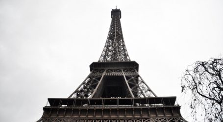Eiffelov toranj gasi svjetla sat vremena ranije radi uštede energije