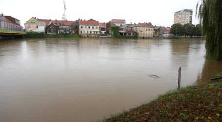 Kupa u Karlovcu raste iznad očekivanja, poplavljene kuće u Brodarcima