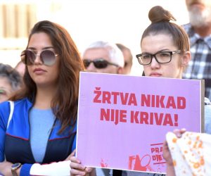 19.10.2019., Zadar - Stotinjak gradjana okupilo se na sredisnjem trgu prosvjedujuci protiv pravosudnog postupanja prema pociniteljima silovanja. Photo: Dino Stanin/PIXSELL