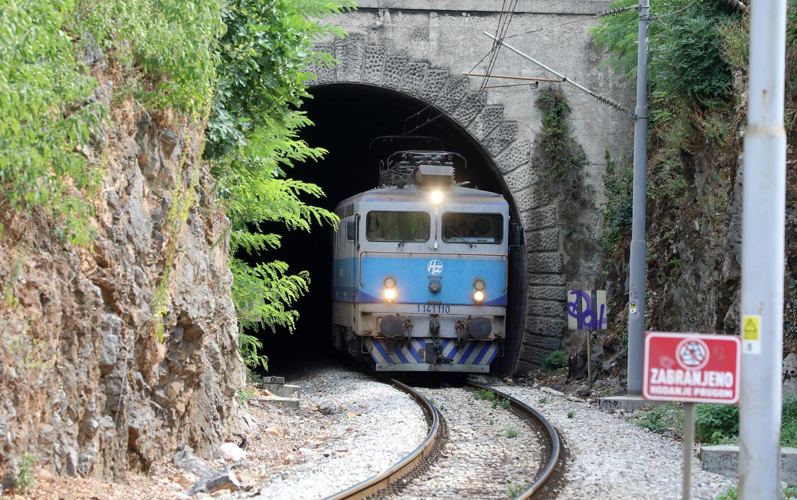 22.08.2022., Rijeka - Dolazak lokomotive iz tunela na glavni gradski kolodvor. Photo: Goran Kovacic/PIXSELL