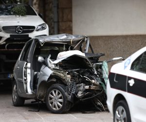 25.09.2022., Mostar, Bosna i Hercegovina - Automobili iz prometne nesrece u kojoj su smrtno stradale cetiri osobe prevezeni su u krug MUP-a radi vjestacenja. Prometna nesreca dogodila se sinoc na magistralnoj cesti M-17 u mjestu Buna-Zaton. Photo: Pixsell/PIXSELL