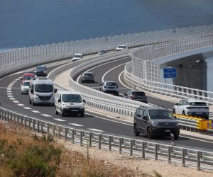 27.07.2022.,Komarna - Promet Peljeskim mostom od ponoci je otvoren u oba smjera, a preko njega je proslo vec oko 1500 vozila  Photo: Igor Kralj/PIXSELL