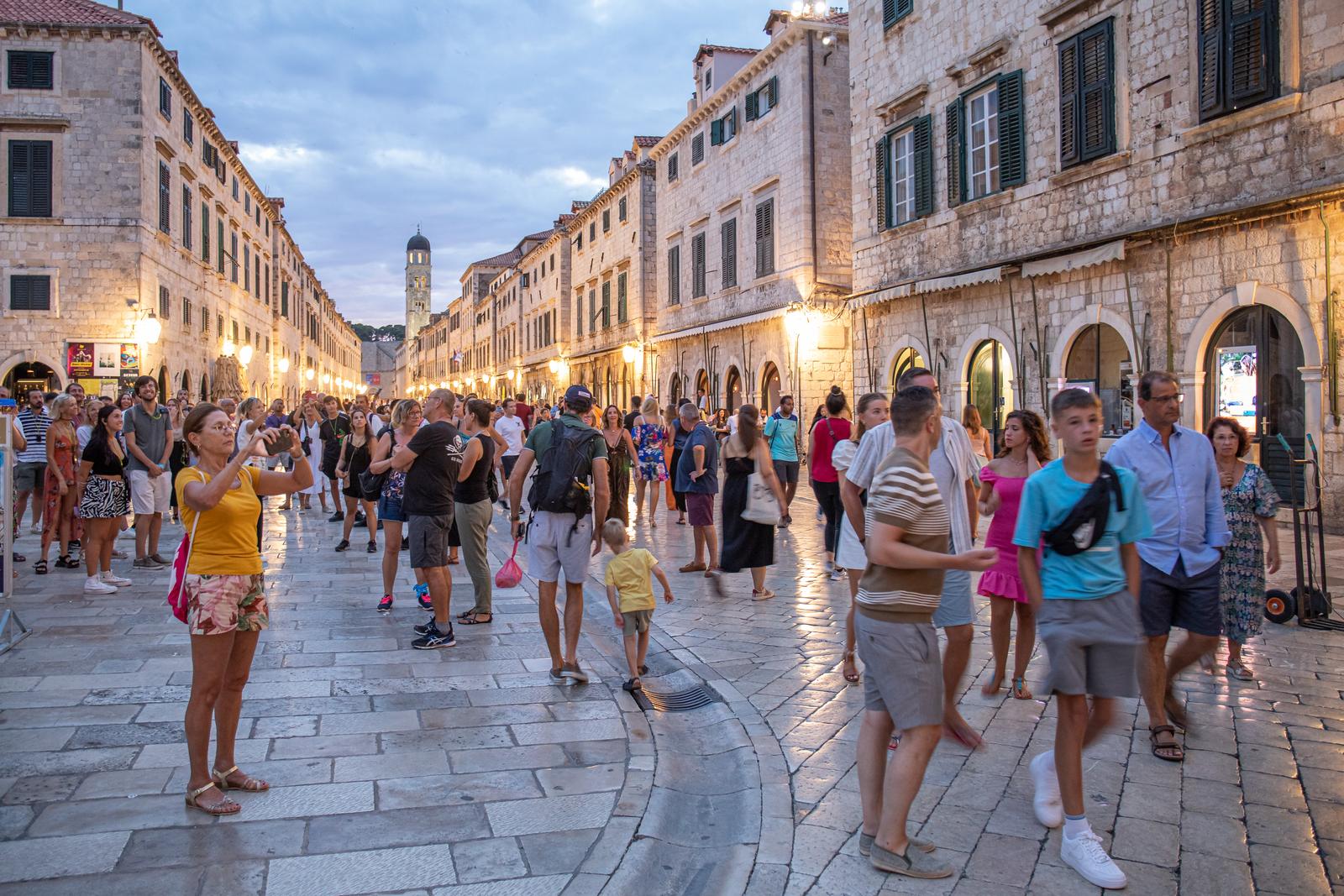 30.08.2022., Stradun, Dubrovnik - Predvecerje na Stradunu. Photo: Grgo Jelavic/PIXSELL