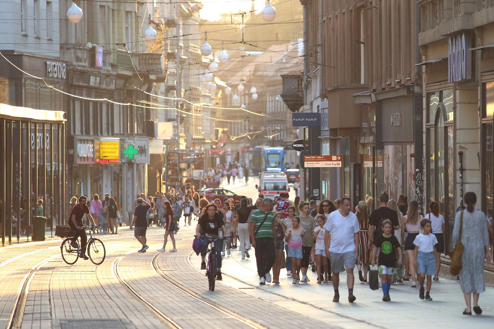 30.08.2022., Zagreb - Veliki broj gradjana odlucio prosetati centrom grada. Photo: Lovro Domitrovic/PIXSELL