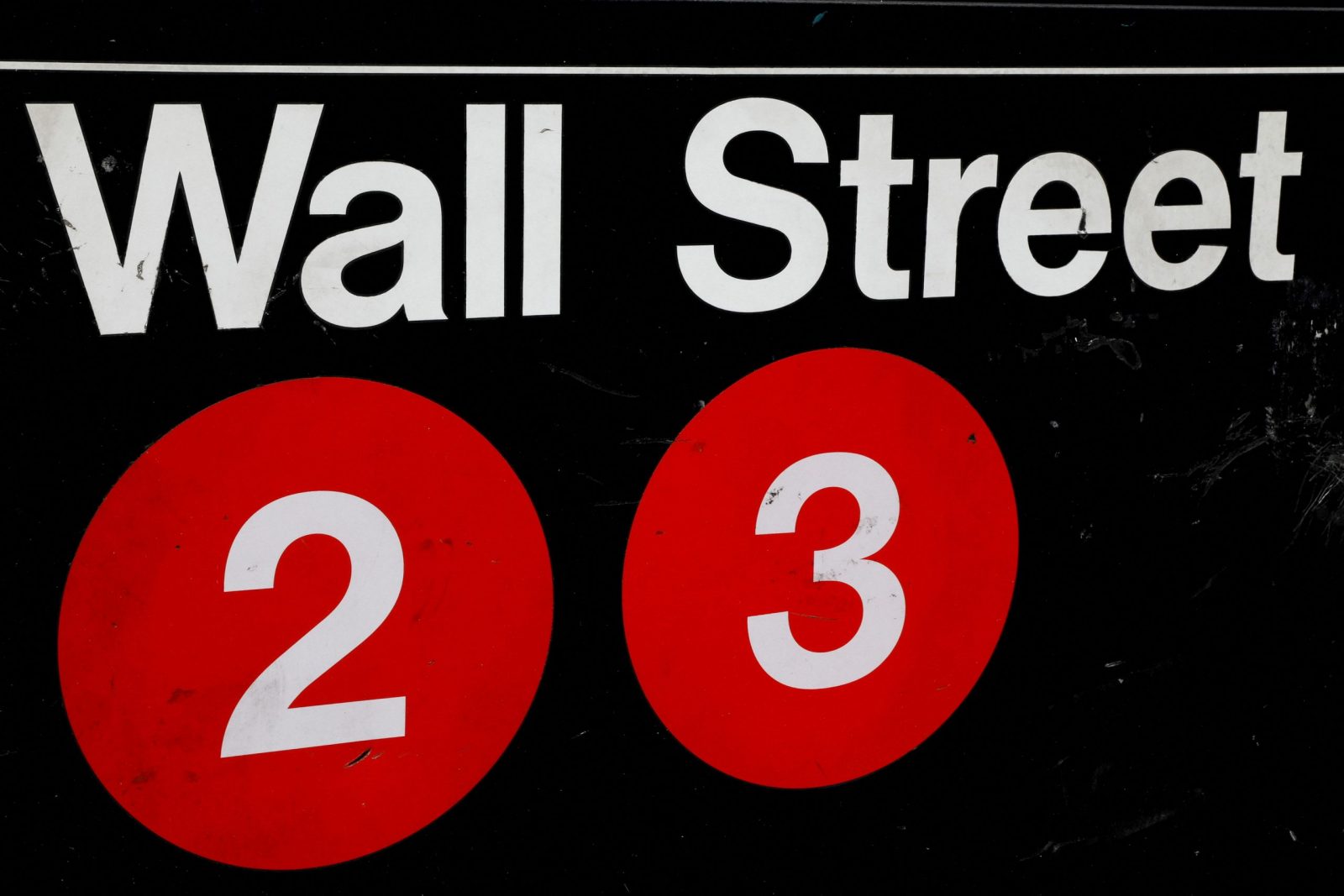 FILE PHOTO: A sign for the Wall Street subway station in the financial district in New York City, U.S., August 23, 2018. REUTERS/Brendan McDermid/File Photo Photo: BRENDAN MCDERMID/REUTERS