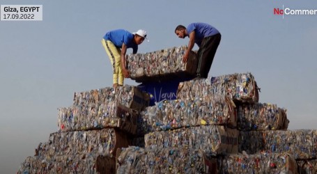 Poruka Konferenciji o klimatskim promjenama: Volonteri izgradili piramidu od otpada