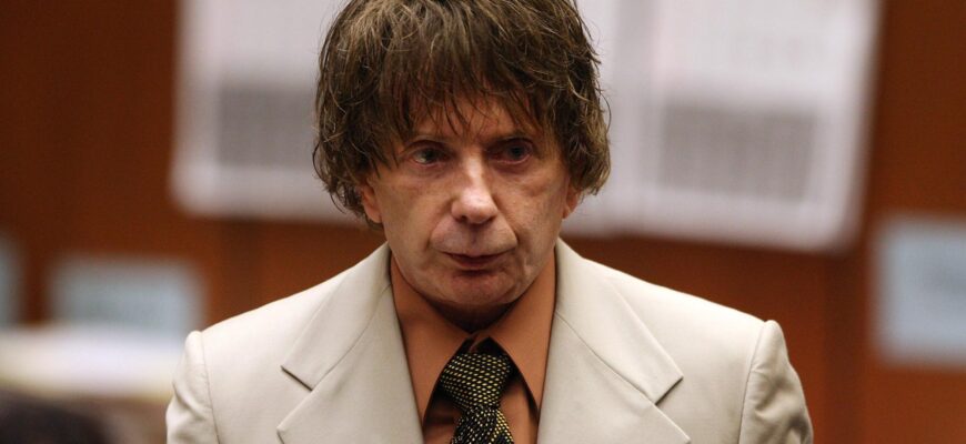 LOS ANGELES  - AUGUST 15:  Music producer Phil Spector stands for a break during his murder trial on August 15, 2007 in Los Angeles, California.  Spector, 67, is accused of fatally shooting 40-year-old Lana Clarkson in February 2003. (Photo by Robyn Beck-Pool/Getty Images)