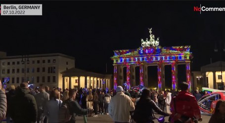 Evo kako uživaju u Berlinu ovih dana: Šetnja gradom i razgledavanju osvjetljenih znamenitosti