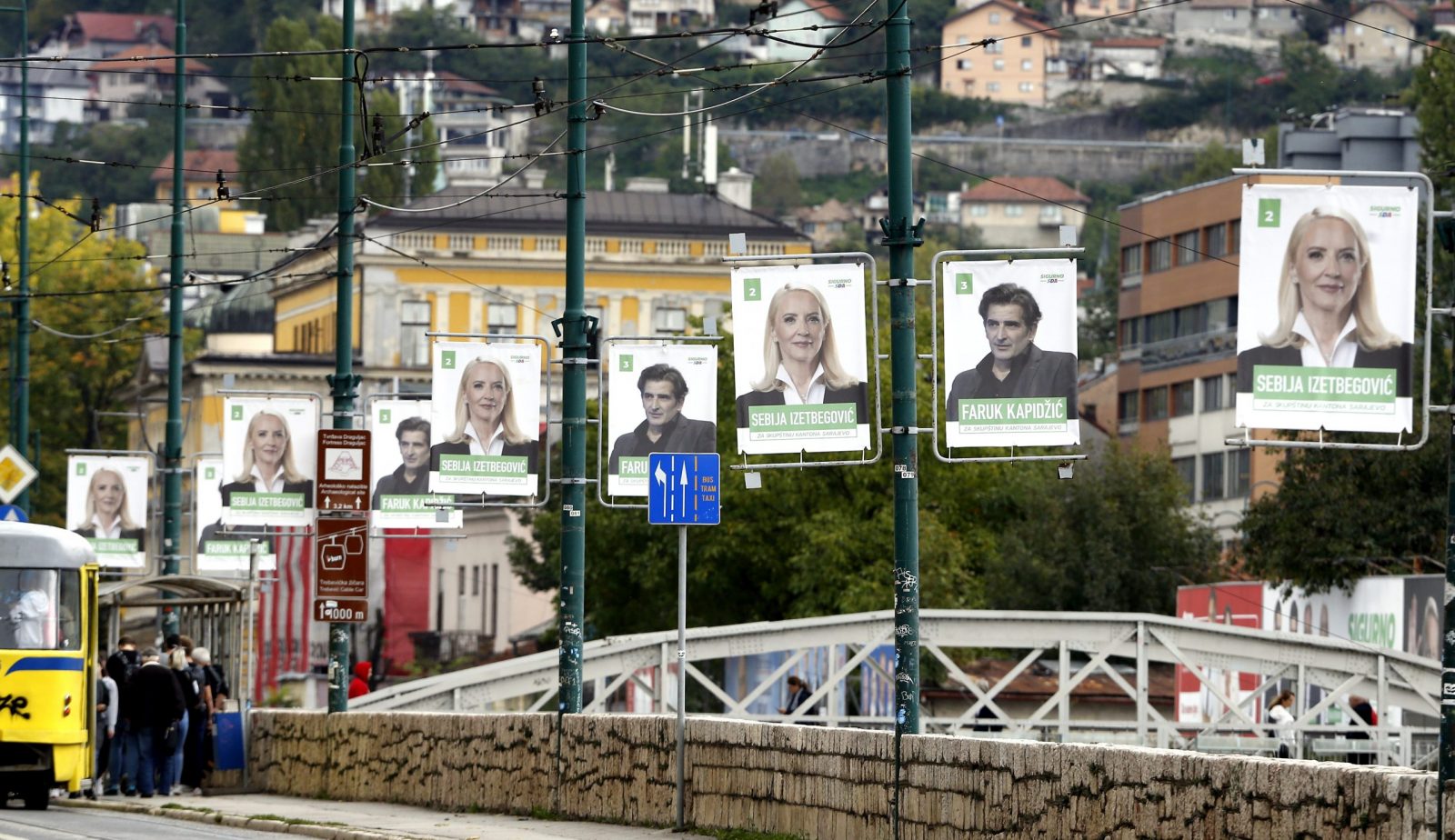 epa10213756 Election campaign posters in Sarajevo, Bosnia and Herzegovina, 29 September 2022. More than three million Bosnian citizens are expected to vote in the country's general elections on 02 October. 90 political parties and 10 candidates for the three members of the Bosnian presidency were registered.  EPA/FEHIM DEMIR