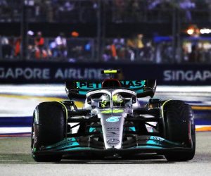 epa10219501 British Formula One driver Lewis Hamilton of Mercedes-AMG Petronas in action during the Singapore Formula One Grand Prix race at the Marina Bay Street Circuit, Singapore, 02 October 2022.  EPA/TOM WHITE