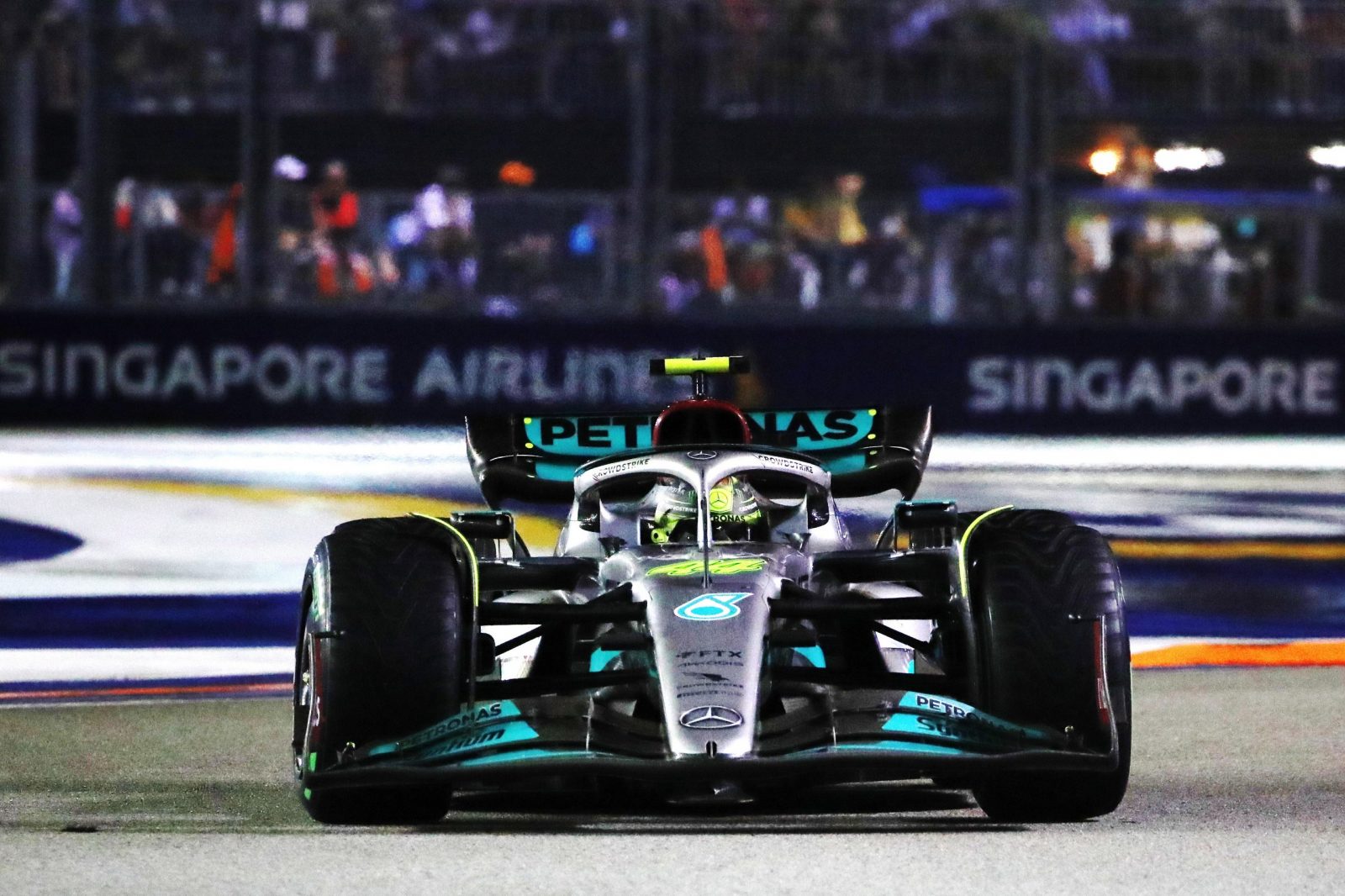 epa10219501 British Formula One driver Lewis Hamilton of Mercedes-AMG Petronas in action during the Singapore Formula One Grand Prix race at the Marina Bay Street Circuit, Singapore, 02 October 2022.  EPA/TOM WHITE