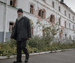 epa10222311 A monk walks past a damaged wall at the Sviatohirsk Lavra (cave monastery) in Sviatohirsk, Donetsk area, Ukraine, 03 October 2022 (issued 04 October 2022). Ukrainian forces recaptured the town of Sviatohirsk from Russian troops in September 2022. According to Ukrainian authorities, the major Orthodox Christian monastery of Sviatohirsk Lavra was damaged during Russian shelling on the town in June 2022. Russian troops entered Ukraine on 24 February 2022 starting a conflict that has provoked destruction and a humanitarian crisis.  EPA/YEVGEN HONCHARENKO