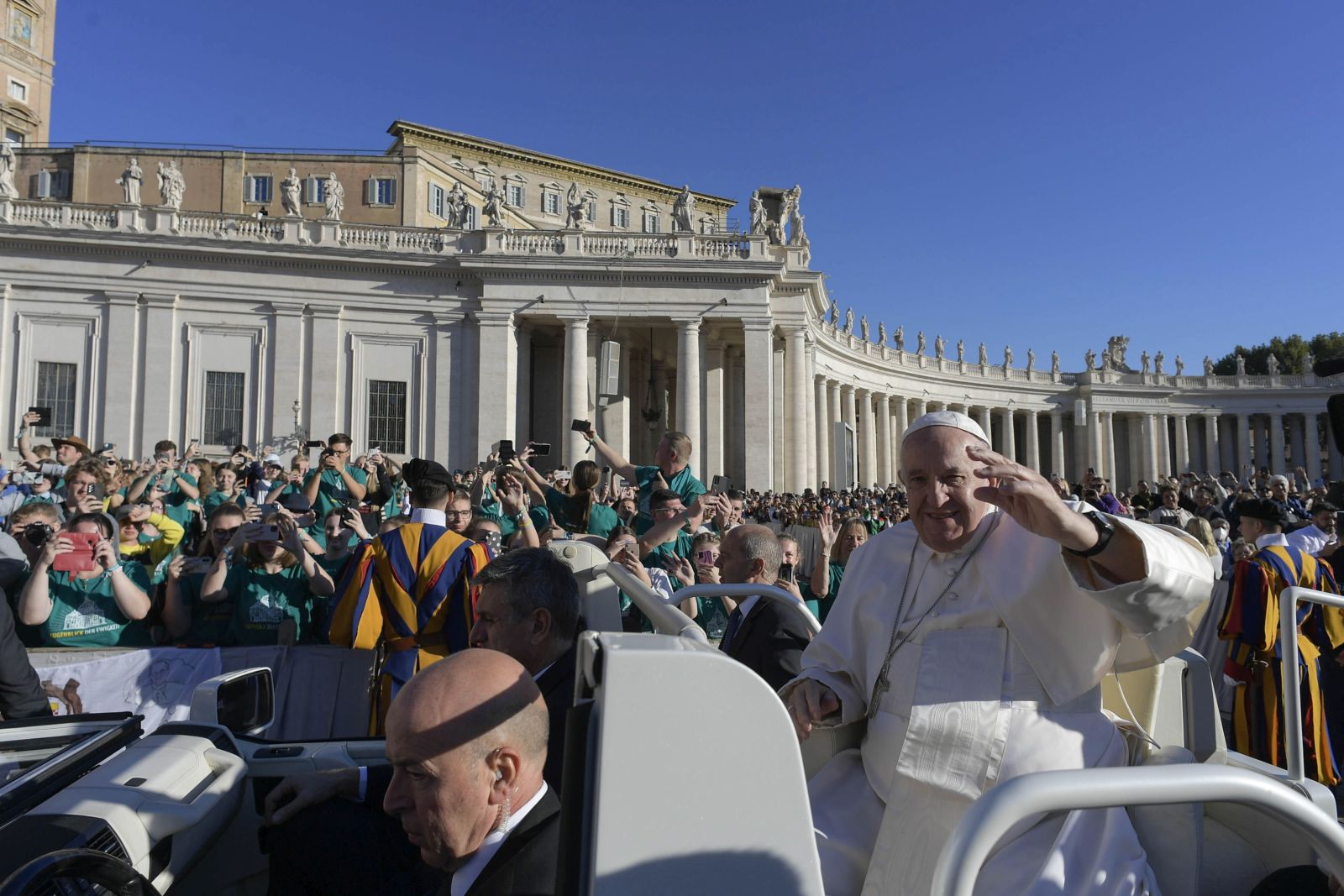 epa10224533 A handout picture provided by the Vatican Media shows Pope Francis waves as he arrives on the popemobile for his Wednesday General Audience in Vatican City, 05 October 2022.  EPA/VATICAN MEDIA HANDOUT  HANDOUT EDITORIAL USE ONLY/NO SALES