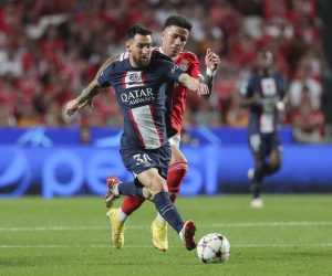 epa10225630 Benfica's Enzo Fernandez (R) in action with Paris Saint Germain's Lionel Messi during the UEFA Champions League Group H match between SL Benfica and Paris Saint Germain  at Luz Stadium in Lisbon, Portugal, 05 October 2022.  EPA/MIGUEL A. LOPES