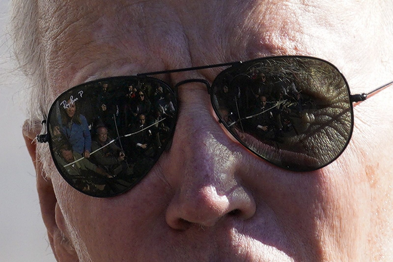 epa10226834 Members of the media are reflected in the sunglasses of US President Joe Biden before his departure to Poughkeepsie, New York, at teh White House in Washington, DC, USA, 06 October 2022.  EPA/Yuri Gripas/ABACA / POOL