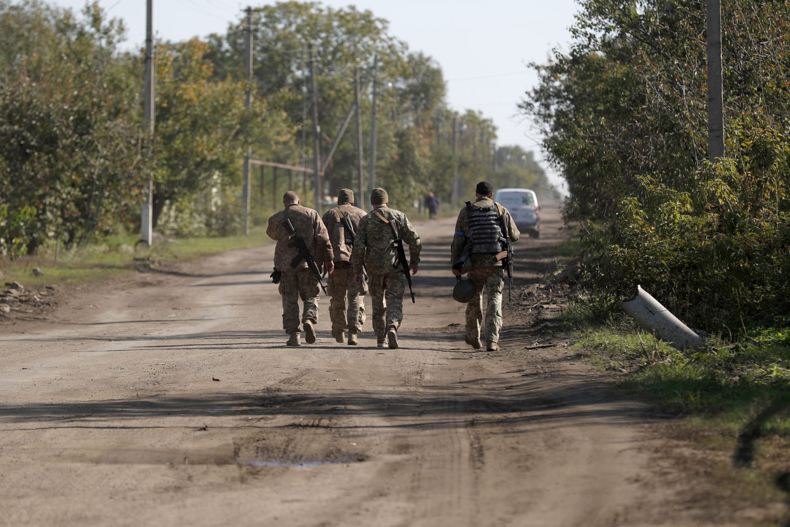 epa10229457 Ukrainian soldier patrol in the village of Pesky-Radkivski about 150km east of Kharkiv, Ukraine, 07 October 2022. The Ukrainian army pushed Russian troops from occupied territory in the northeast of the country in a counterattack. Kharkiv and surrounding areas have been the target of heavy shelling since February 2022, when Russian troops entered Ukraine starting a conflict that has provoked destruction and a humanitarian crisis.  EPA/ATEF SAFADI