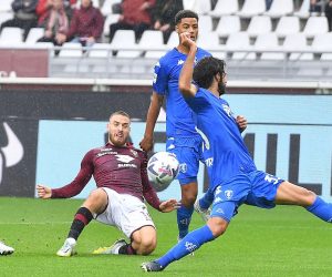 epa10232596 Torino's Nikola Vlasic (C-L) in action during the Italian Serie A soccer match between Torino FC and Empoli FC in Turin, Italy, 09 October 2022.  EPA/Alessandro Di Marco