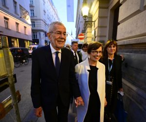 epa10233194 Austrian President Alexander Van der Bellen (L) and his wife Doris Schmidauer (R) arrive at the Media Center at the Palais Niederoesterreich during the Austrian presidential elections, in Vienna, Austria, 09 October 2022. Over six million Austrians are casting their votes to elect the next Austrian president. If no candidate achieves the outright majority, a run-off election will take place on 06 November 2022.  EPA/CHRISTIAN BRUNA
