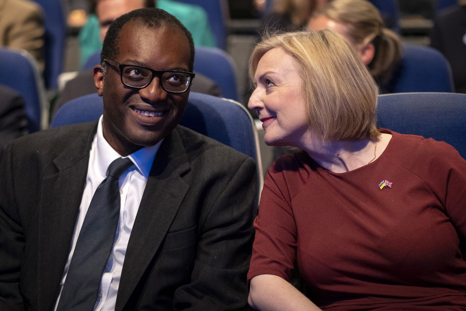epa10243136 (FILE) - British Prime Minister Liz Truss (R) and Britain's Chancellor of the Exchequer Kwasi Kwarteng (L) chat at the opening session of Conservative Party Conference in Birmingham, Britain, 02 October 2022 (reissued 14 October 2022). British Chancellor Kwarteng on 14 October 2022 announced he has accepted the prime minister's call for him resign after 38 days in office.  EPA/TOLGA AKMEN *** Local Caption *** 57966048
