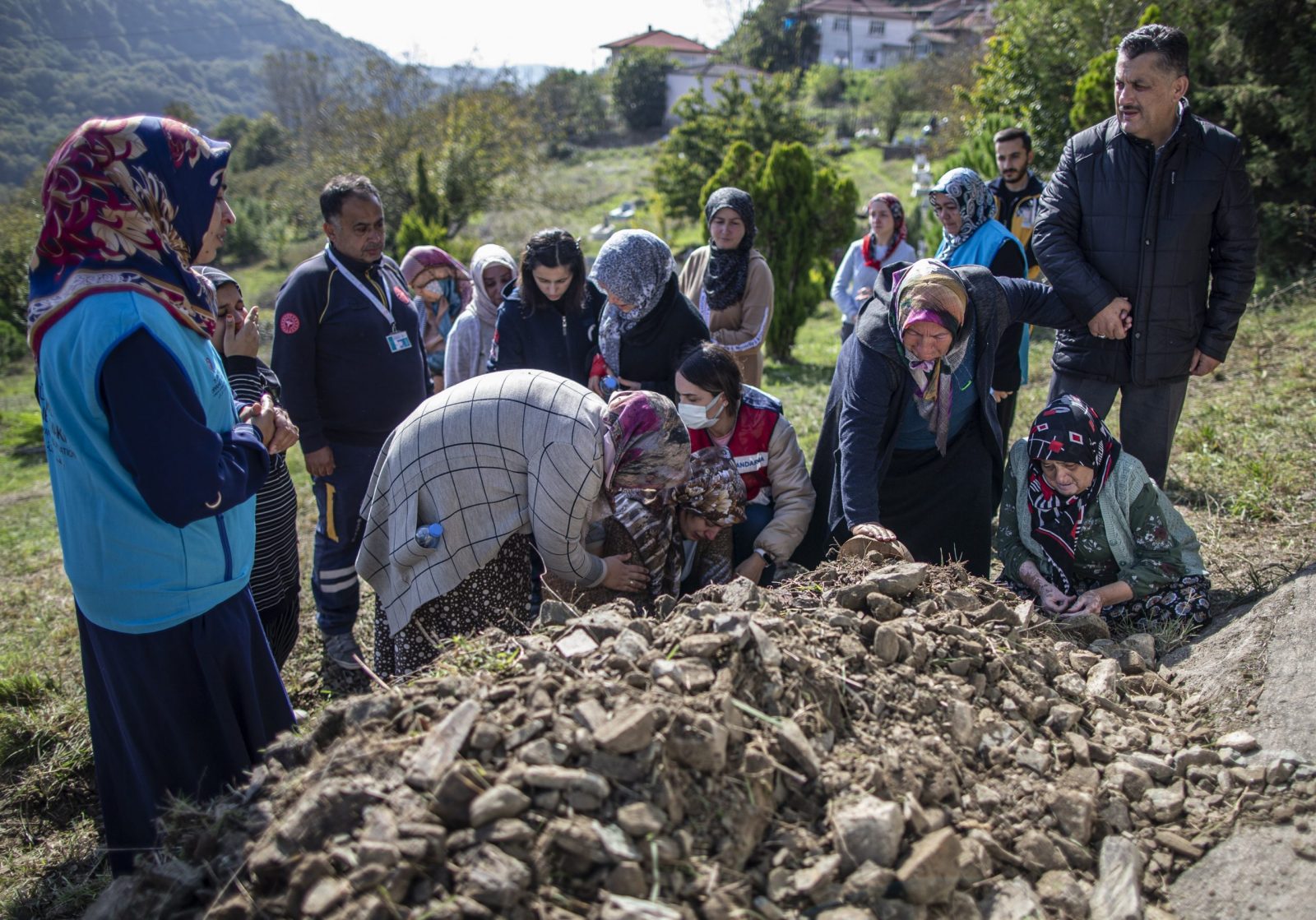 epa10245027 Elif Ayvaz (C), wife of coal mine blast victim Selcuk Ayvaz, reacts during his funeral ceremony in the town of Ugurlar near Bartin, Turkey, 15 October 2022. At least 40 people were killed and 11 others were injured in an explosion at a coal mine in Bartin, northern Turkey, on 14 October, the country's interior minister confirmed on 15 October 2022.  EPA/ERDEM SAHIN