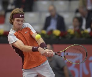 epa10245150 Russia's Andrey Rublev in action during his semifinal match against Dominic Thiem of Austria at the Gijon Open tennis tournament in Gijon, Spain, 15 October 2022.  EPA/Eloy Alonso