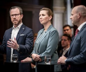 epa10248323 (L-R) Jakob Ellemann-Jensen, chairman of Denmark's Liberal Party, Mette Frederiksen, chairman of the Social Democrats, and Soren Pape Poulasen (L), chairman of Conservative People's Party, attend a debate between candidates for the position of prime minister of Denmark, at the Danish Broadcasting Corporation in Copenhagen Denmark, 16 October 2022 (issued 17 October 2022). The general election will be held on 01 November 2022.  EPA/MADS CLAUS RASMUSSEN DENMARK OUT