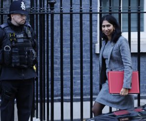 epa10250093 British Home Secretary Suella Braverman arrives for a cabinet meeting in Downing Street, London, Britain, 18 October 2022. The meeting is chaired by Prime Minister Liz Truss.  EPA/TOLGA AKMEN