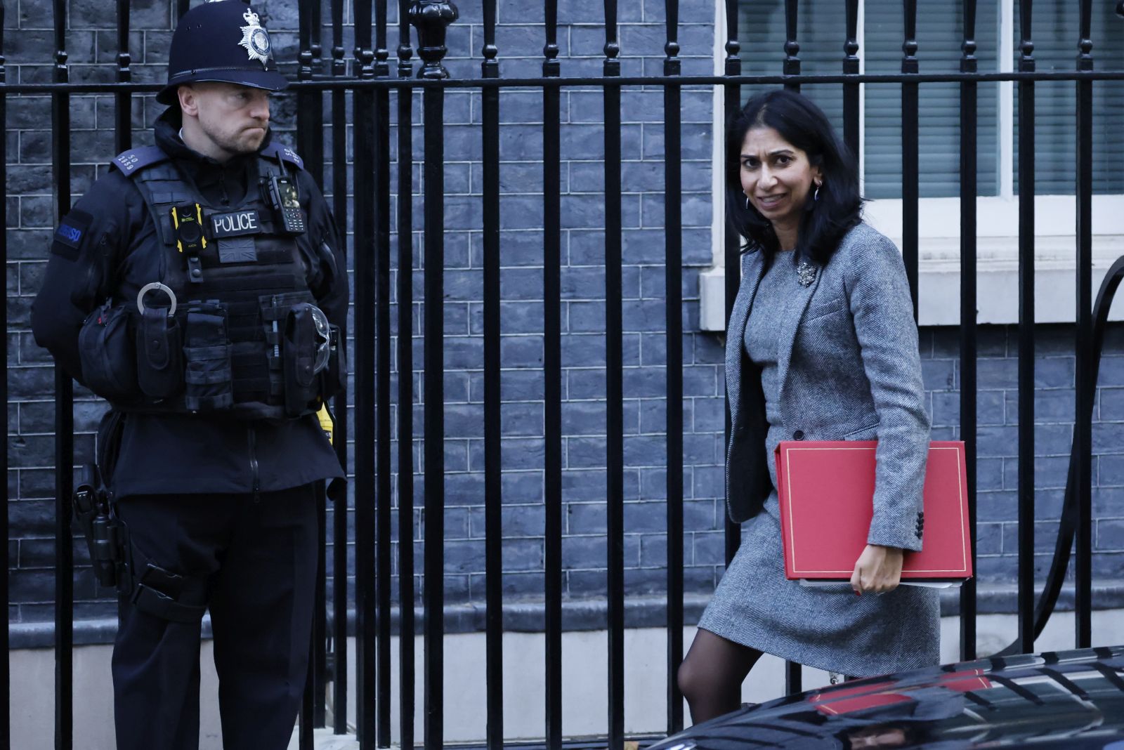 epa10250093 British Home Secretary Suella Braverman arrives for a cabinet meeting in Downing Street, London, Britain, 18 October 2022. The meeting is chaired by Prime Minister Liz Truss.  EPA/TOLGA AKMEN