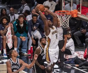 epaselect epa10253693 The Pelicans Zion Williamson (C) dunks during the second half of the game between the New Orleans Pelicans and the Brooklyn Nets at the Barclays Center, in Brooklyn borough of New York, New York, USA, 19 October 2022.  EPA/SARAH YENESEL  SHUTTERSTOCK OUT