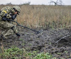 epa10264736 A Ukrainian soldier searches for explosives at a recapture area in the north of Kherson, Ukraine, 25 October 2022. Russian troops on 24 February entered Ukrainian territory, starting a conflict that has provoked destruction and a humanitarian crisis.  EPA/HANNIBAL HANSCHKE