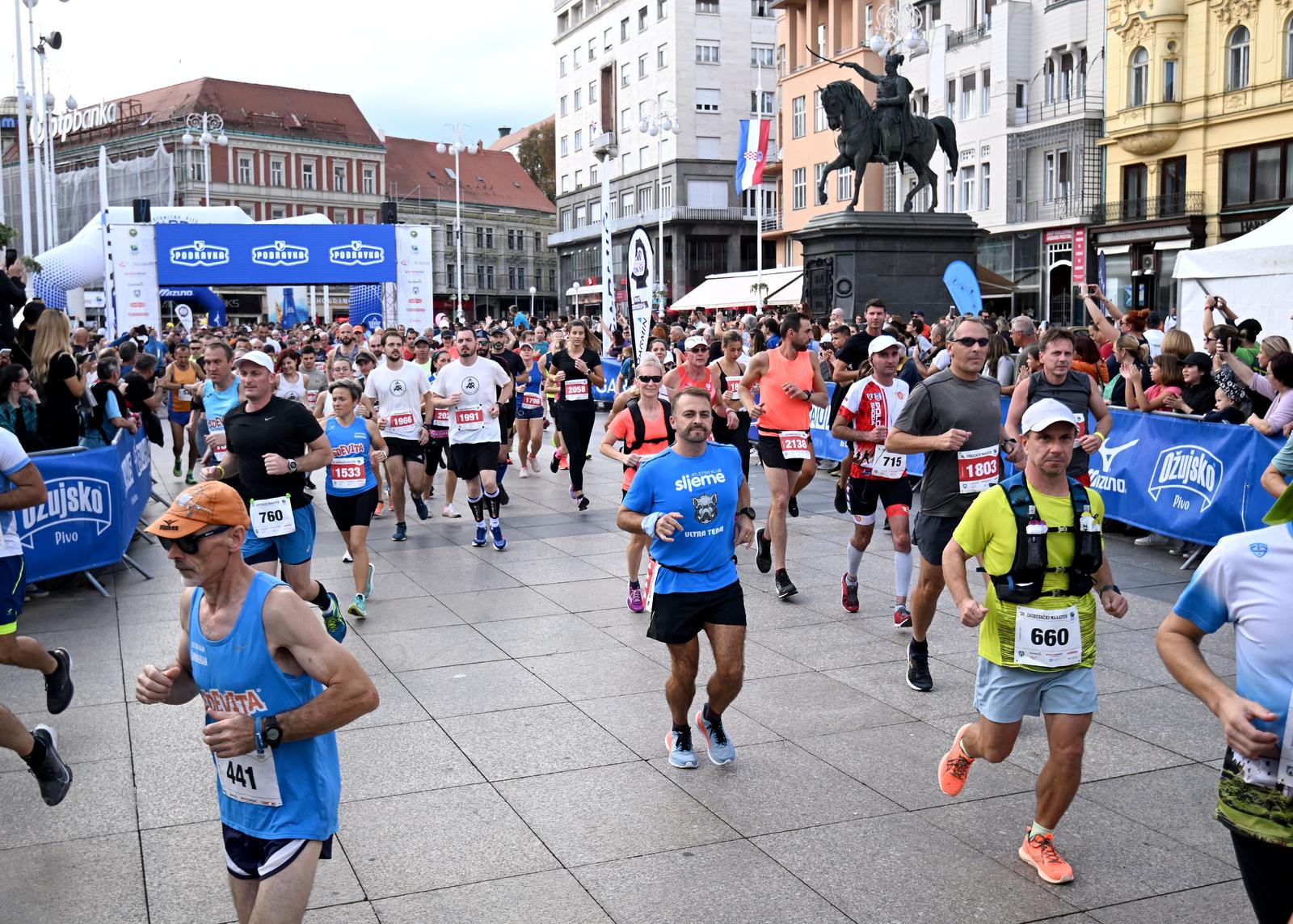 01.10.2022., Zagreb - 30. Zagrebacki maraton startao na glavnom gradskom Trgu. Photo: Marko Lukunic/PIXSELL