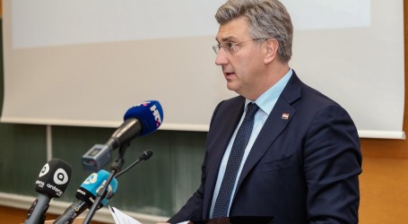 Plenković poručio iz Praga: “Vučić se nije izborio za neku odgodu”