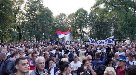 Tisuće građana u Banjoj Luci prosvjeduju protiv Dodika: “Jasno kažite narodu zašto ste krali”