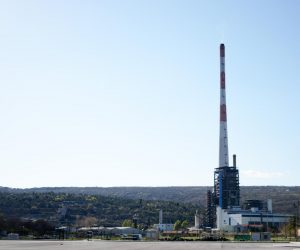 07.08.2021., Plomin - Termoelektrana Plomin jedina je aktivna termoelektrana na ugljen u Hrvatskoj. Zbog inicijative Europske unije o Sustava trgovanja emisijama stakleničkih plinova, termoelektrana će morati promijeniti uvjete za prestanak korištenja ugljena u proizvodnji električne energije.rPhoto: Sasa Miljevic / PIXSELL